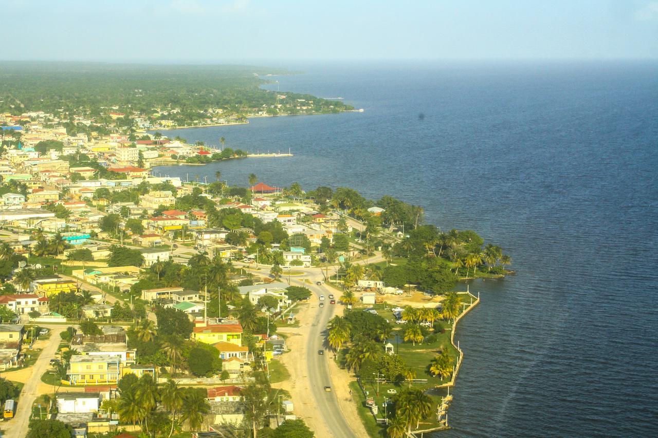 Hotel Maya Corozal Town Extérieur photo