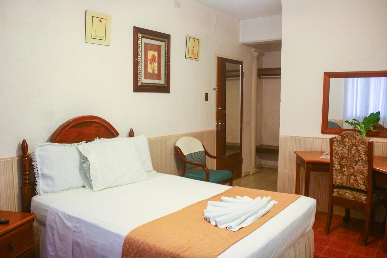 Hotel Maya Corozal Town Extérieur photo